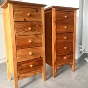 Paire de  chiffoniers 5 tiroirs en pin  . années 80