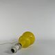 Lampe de table en verre jaune vif aux formes courbes de style mid-century modern par Orrefors, années 1960.