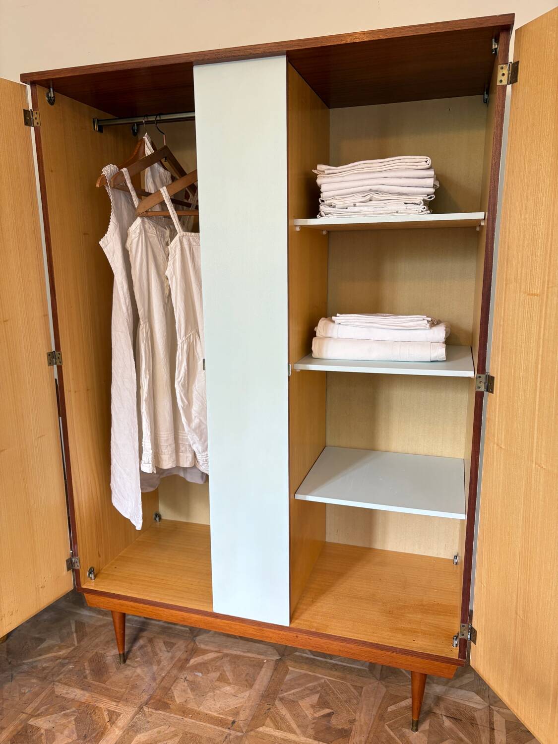 Cloud blue vintage removable wardrobe
