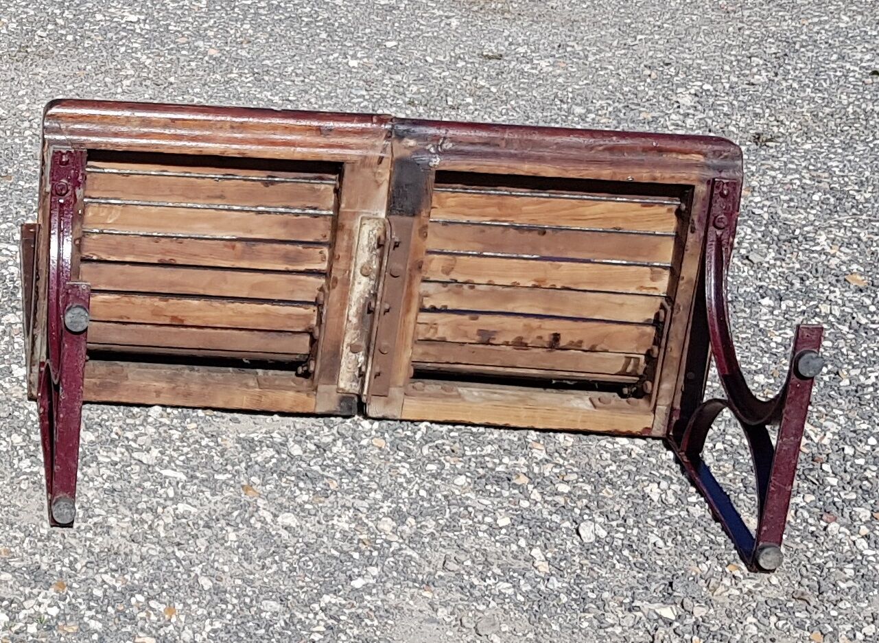 Former 2-seater sprague seat of the paris metropolitan - circa 1920.
