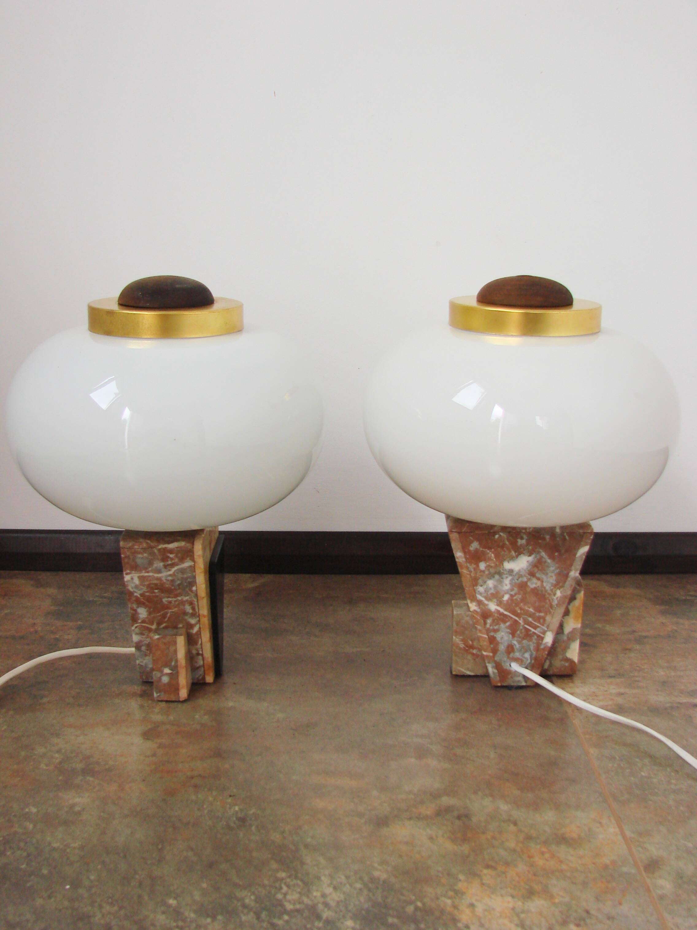 Une paire de lampes de table de style Art Déco, années 1950.