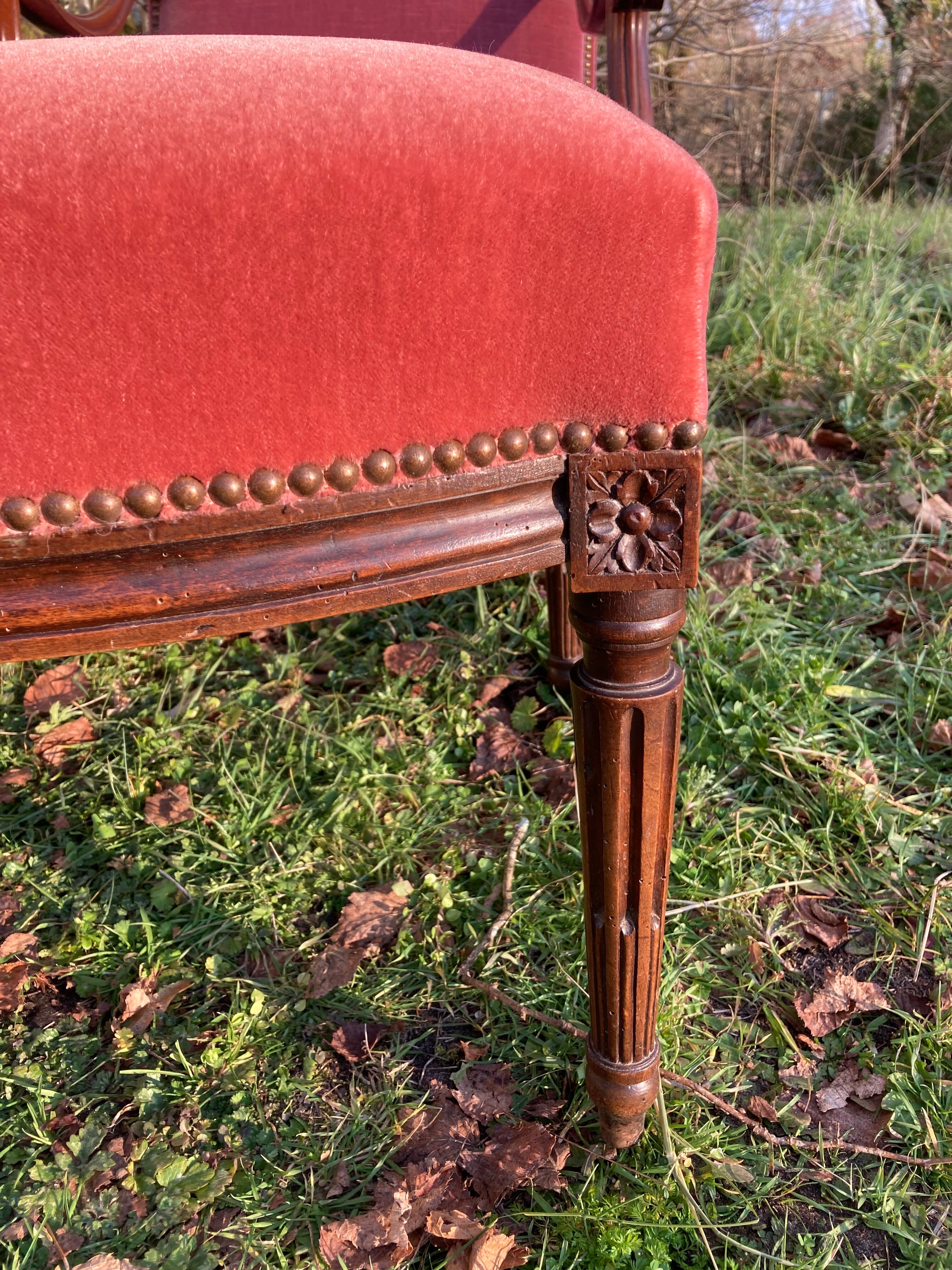 Armchair Voltaire or shepherdess and foot rest in pink velvet Louis XVI