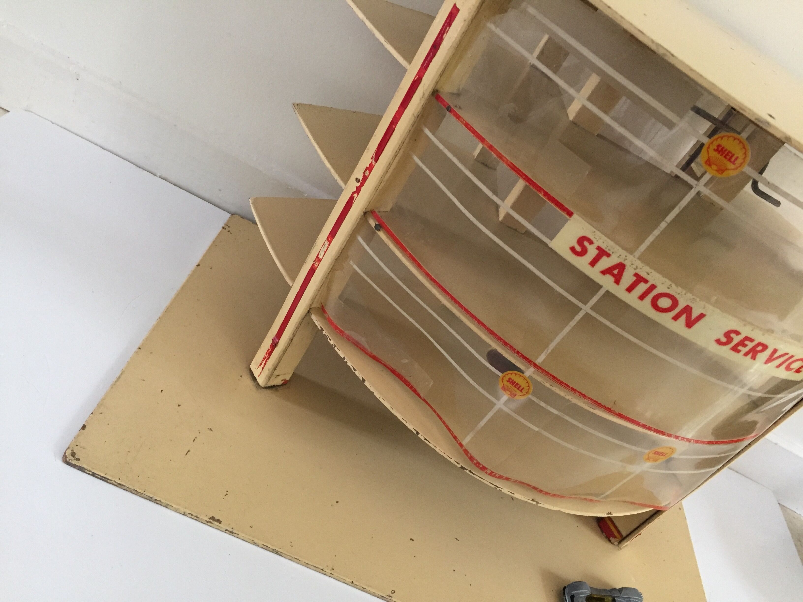 Garage vintage jouet car