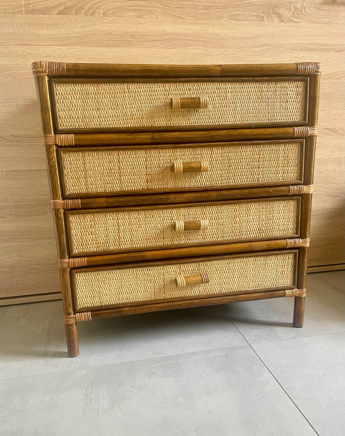 Vintage 4-drawer chest of drawers from 1970, rattan and bamboo, excellent condition.