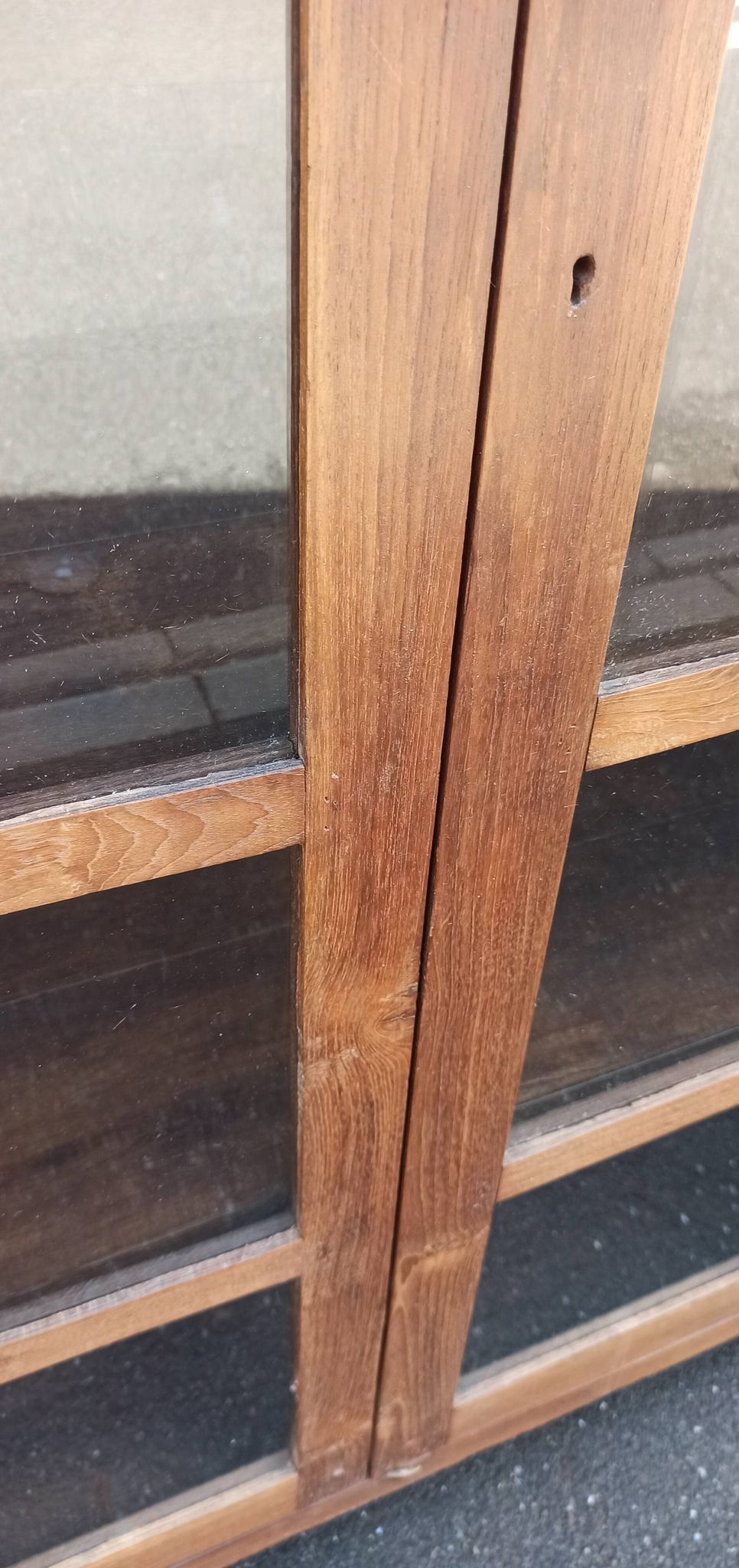 Armoire vitrée en bois