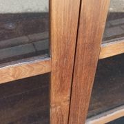 Armoire vitrée en bois