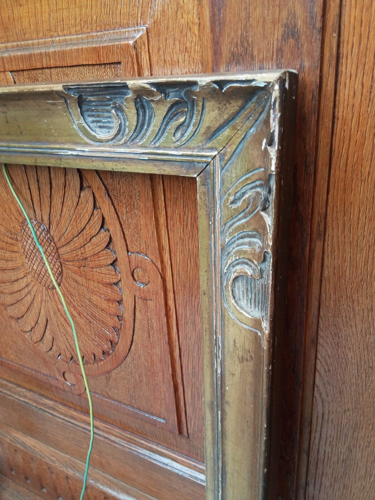 Old Montparnasse frame with keys and gilded leaf - Format 15 P - circa 1950
