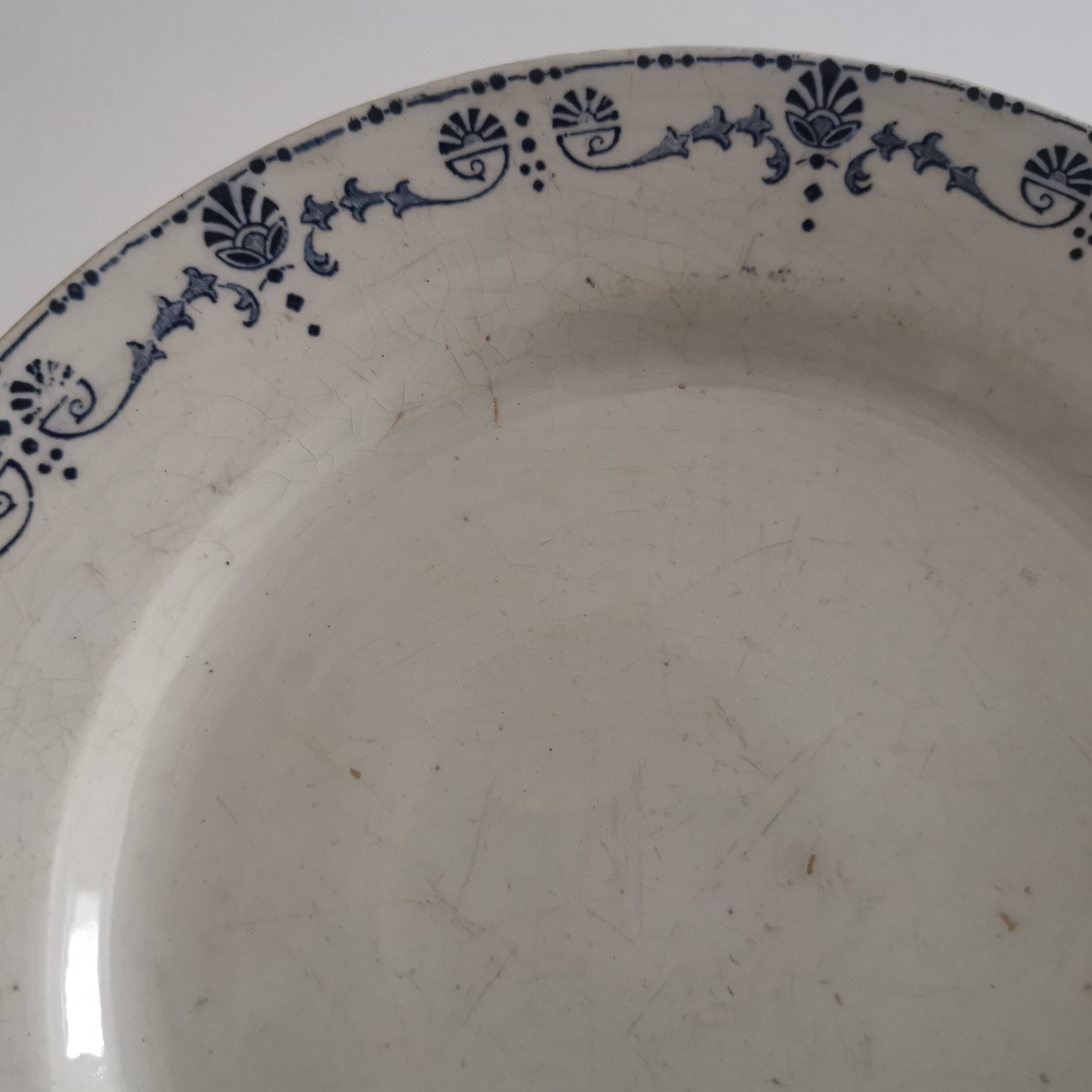 Old "Etruscan" flat plates in opaque porcelain from Gien Terre de Fer