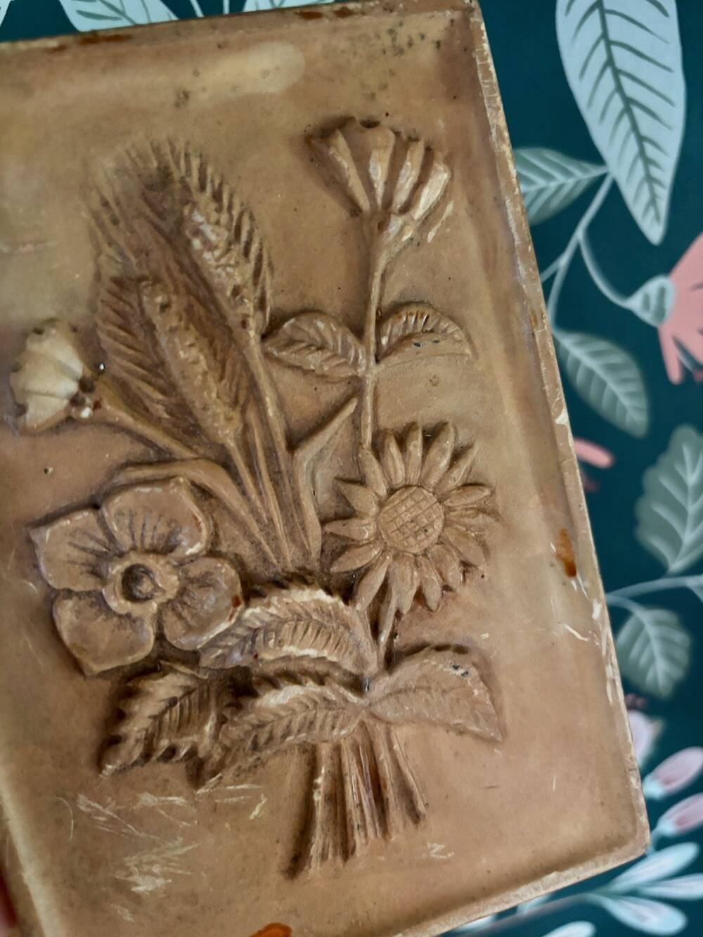 Tableau floral en plâtre