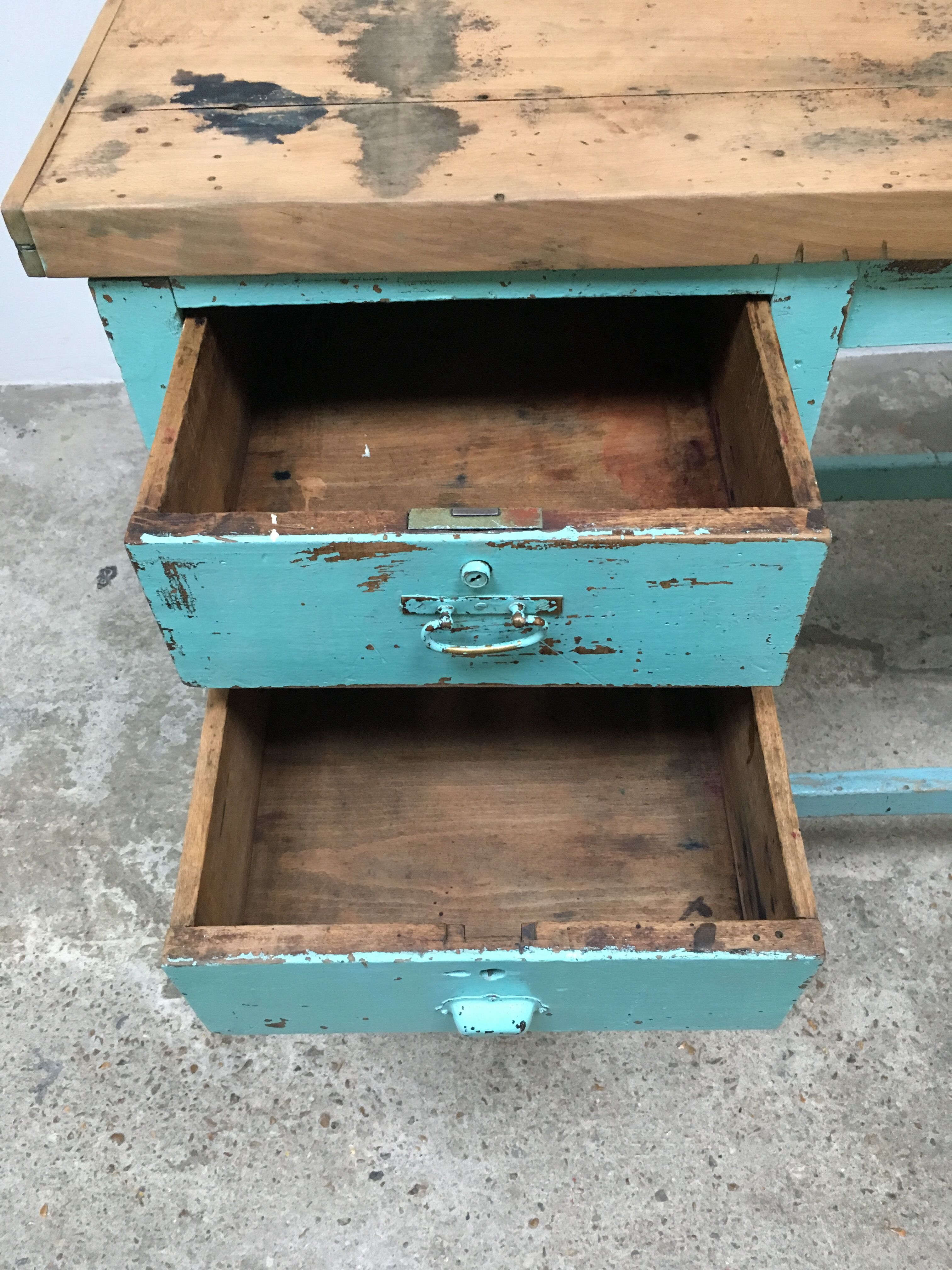 Counter desk established mint