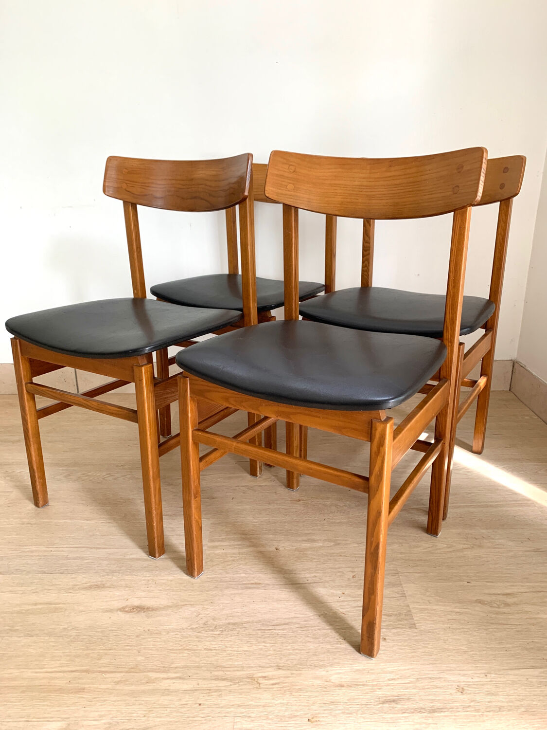 Suite de 4 chaises Gessef style scandinave
