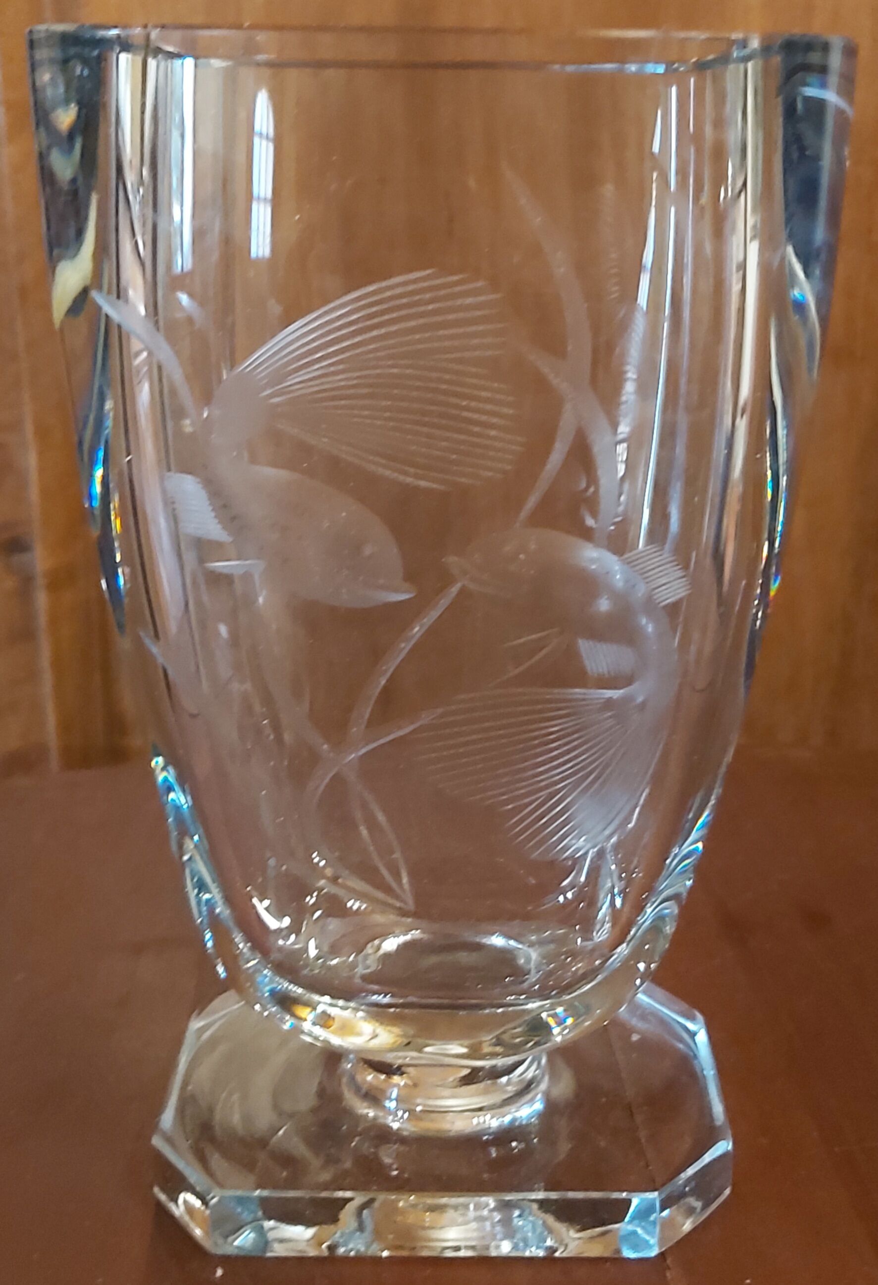 Crystal vase carved fish decoration