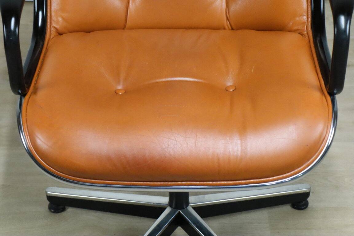 Charles Pollock leather office chair, Knoll edition, 1970