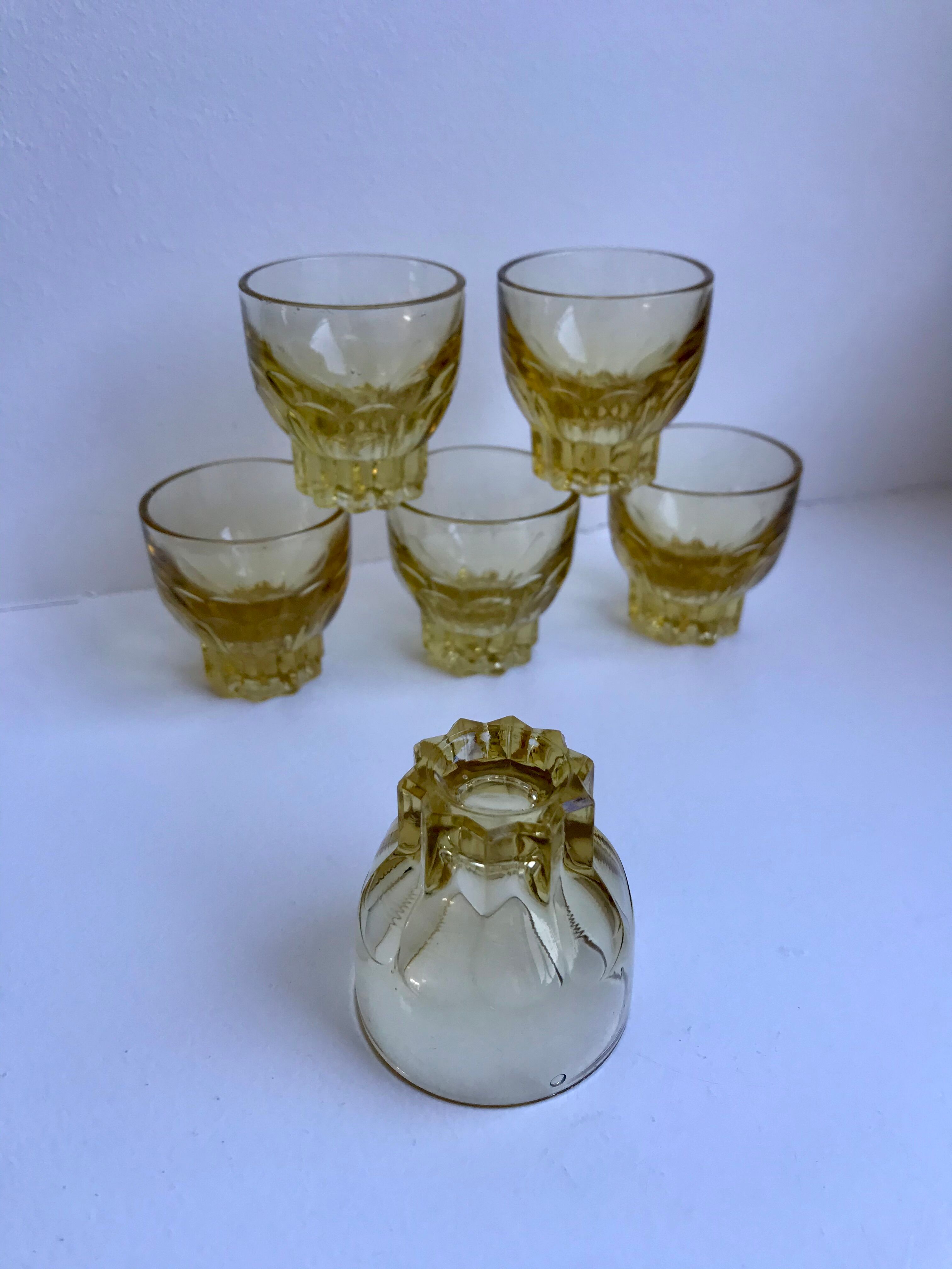 Set of 6 yellow glass shot glasses in 70s