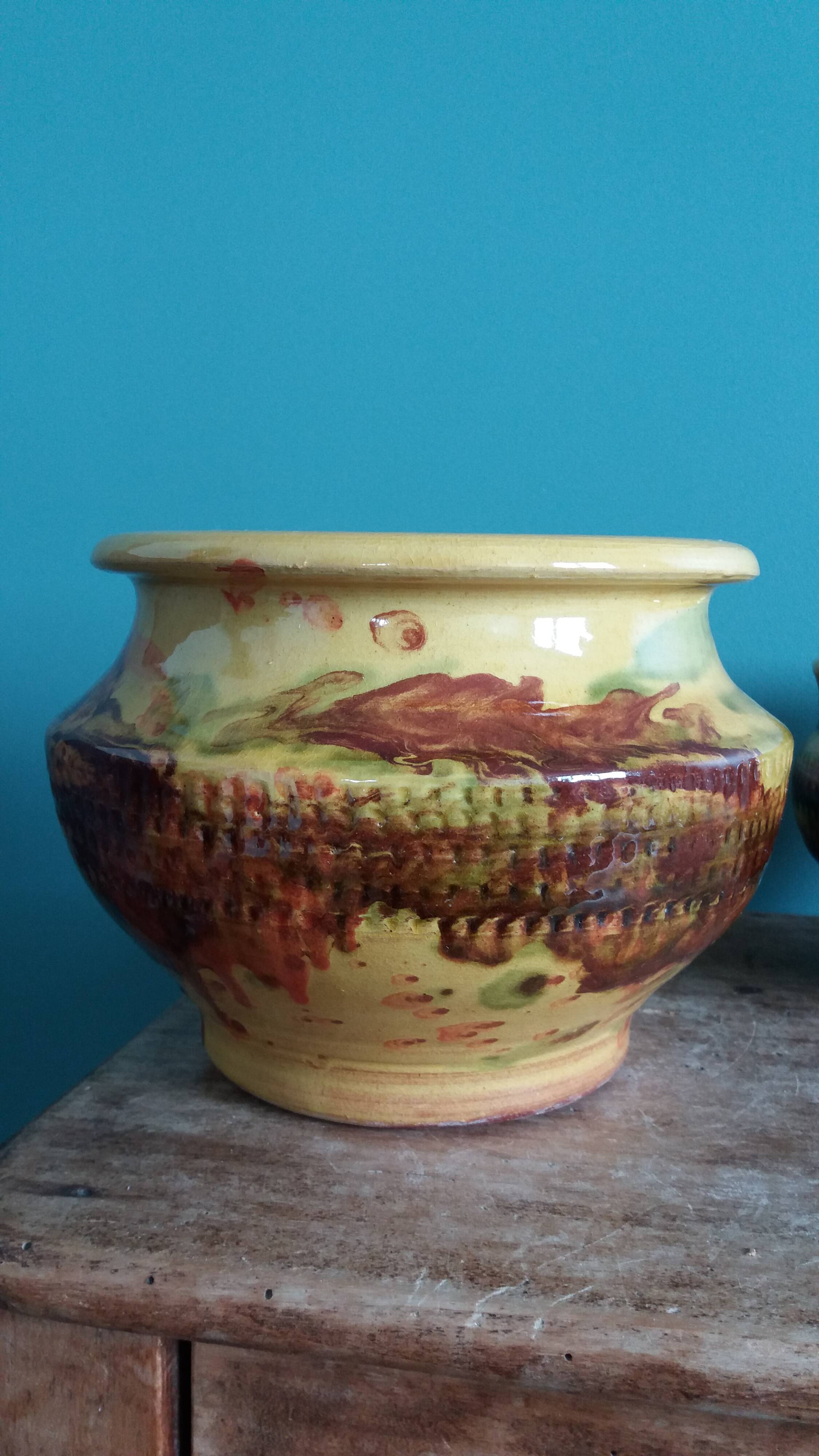 Flower pots, Provençal pottery in glazed terracotta.