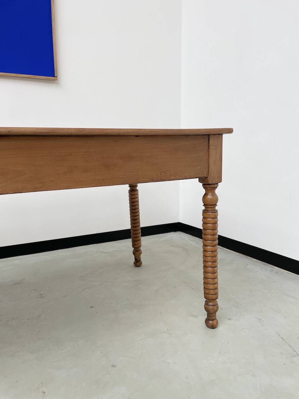 Walnut silk table 1900