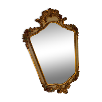 Miroir en bois doré décoré