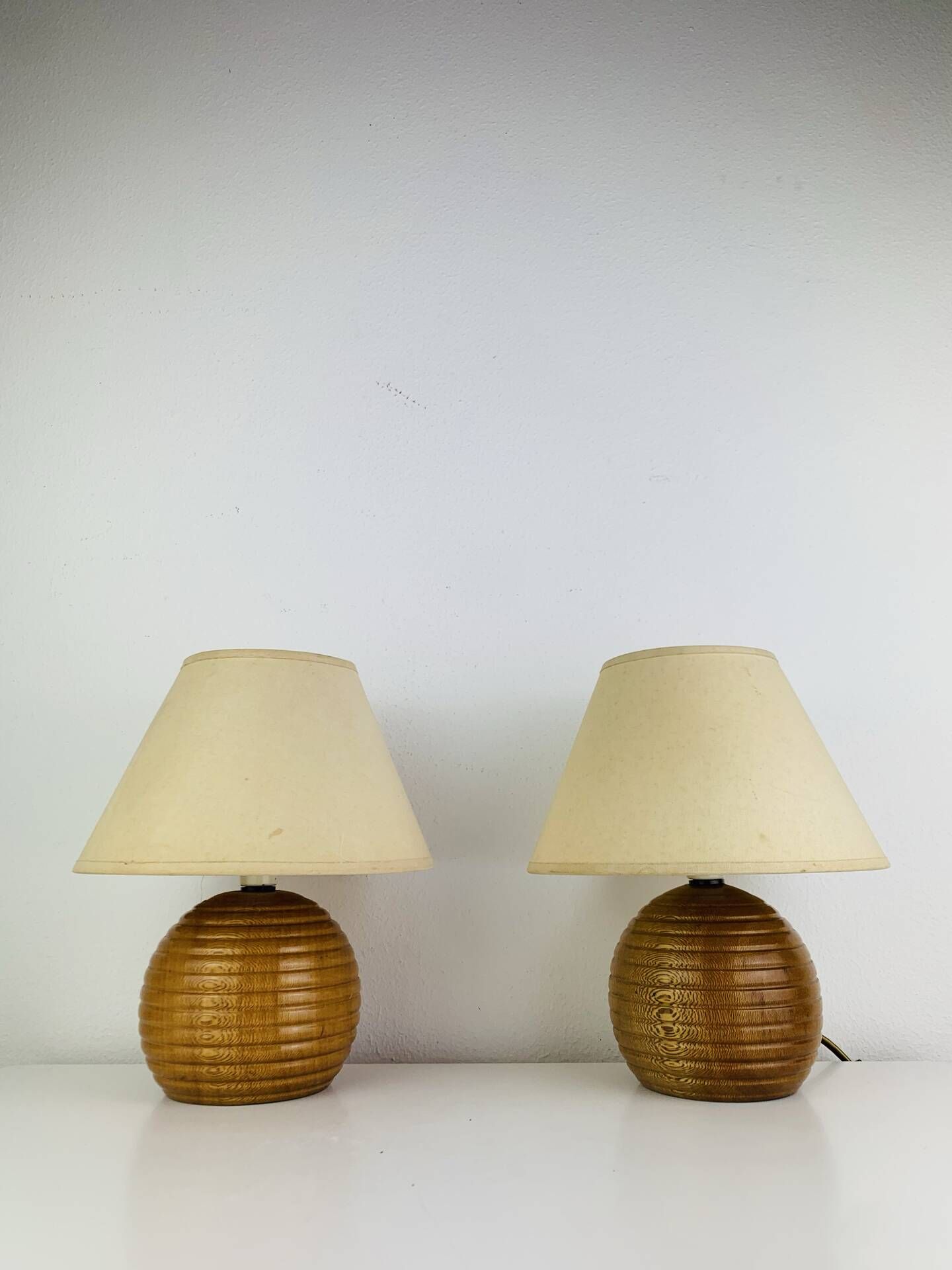 Paire de lampes boules en bois, années 80