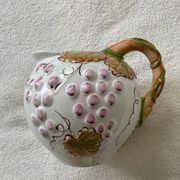 Pichet en barbotine raisin