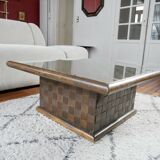 Square table in woven chestnut, with glass top