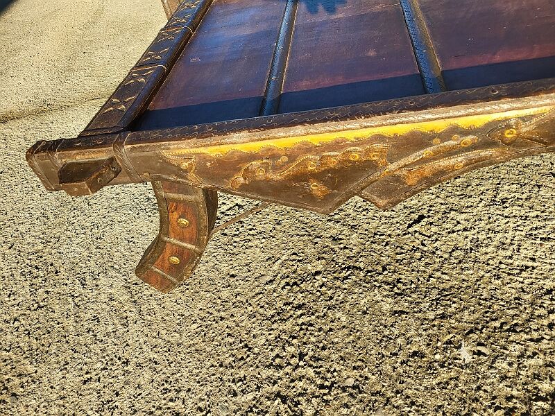Coffee table in metal and copper wood