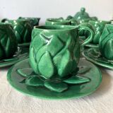 Tasses anciennes en barbotine avec soucoupes, sucrier et pichet à lait
