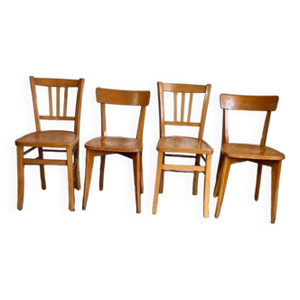 Ensemble dépareillé de 4 chaises bistrot