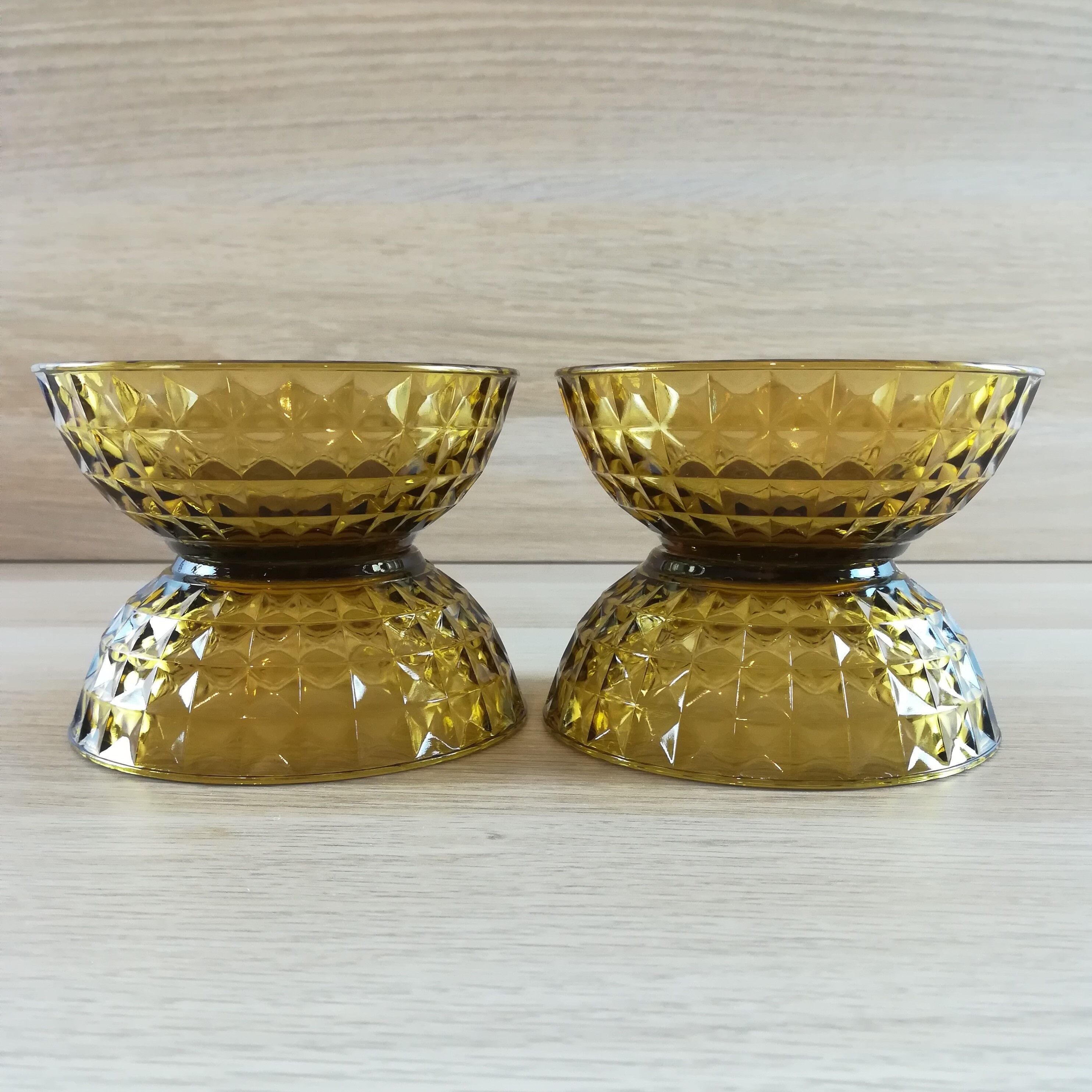 4 amber cups