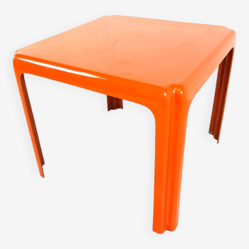 Table orange en fibre de verre de l'ère spatiale, années 1970