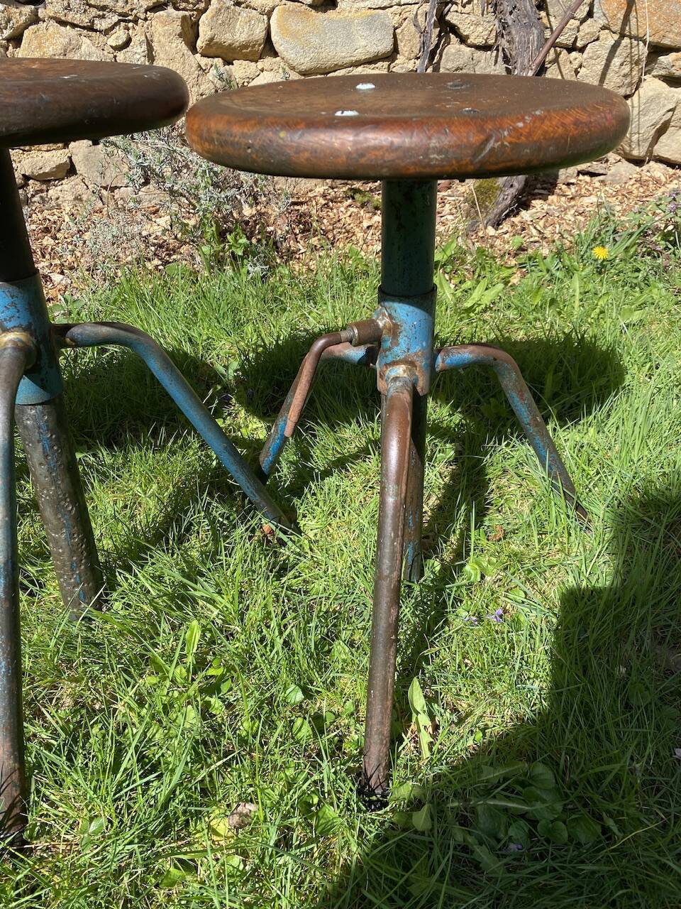 6 adjustable industrial workshop stools, 50s/60s