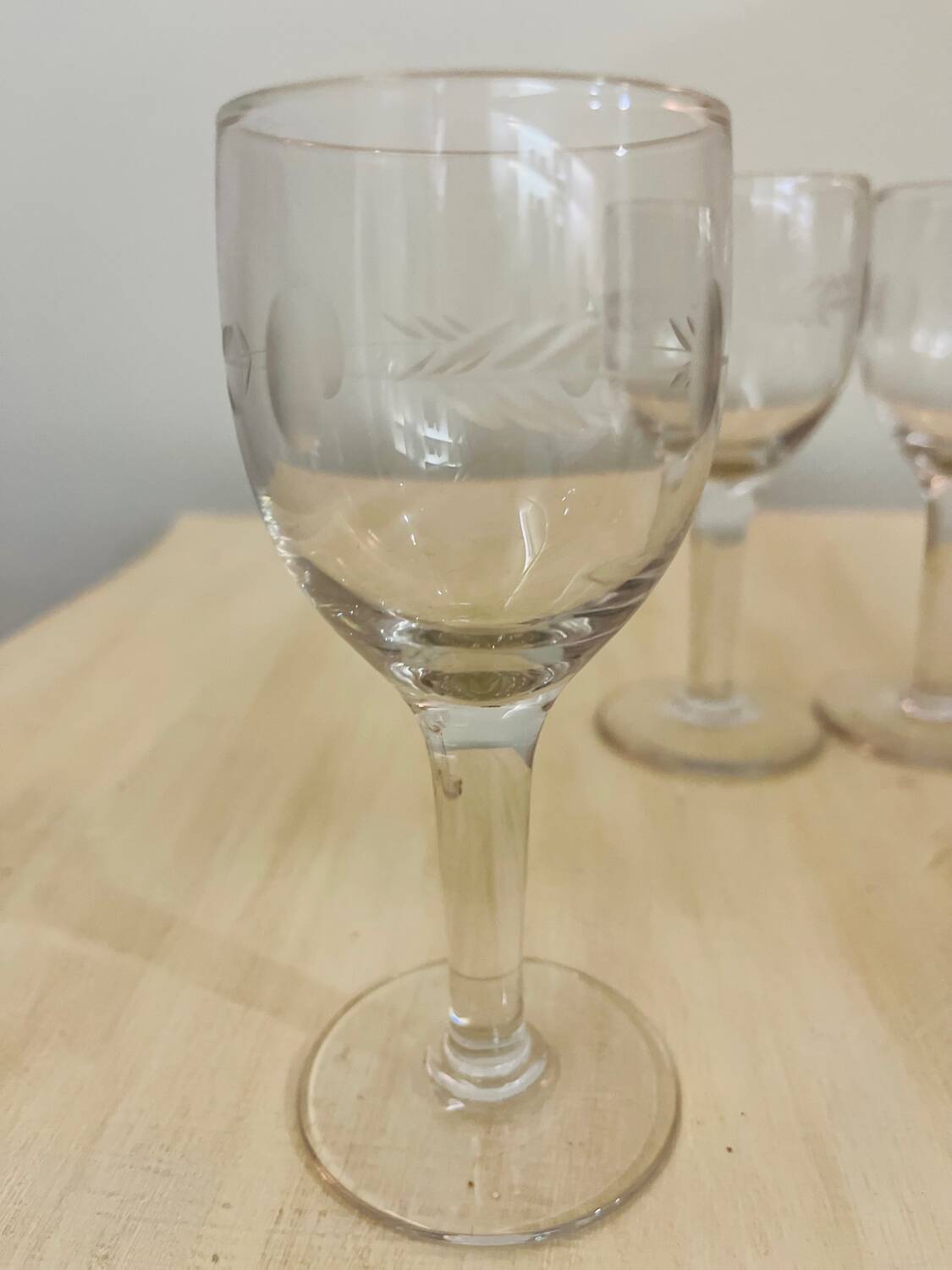 Set of 4 vintage wine or liquor glasses