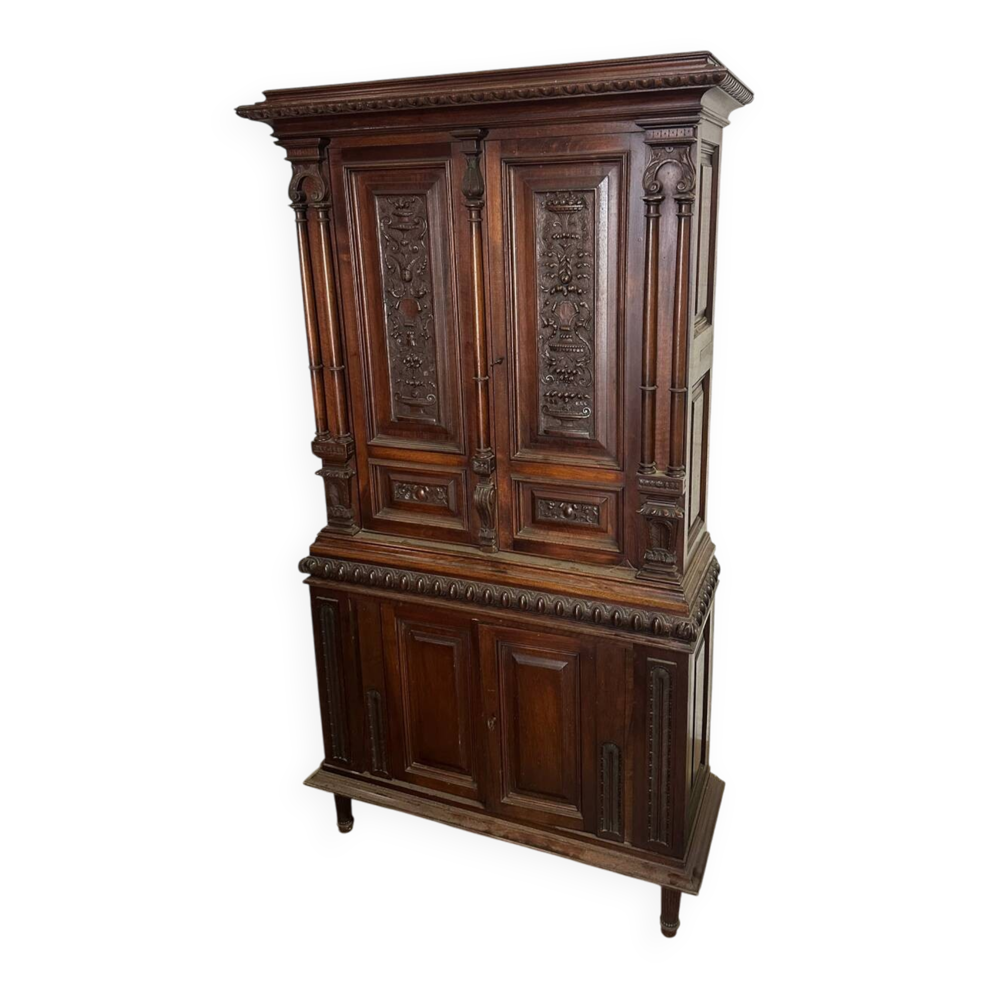 Small Renaissance-style buffet in walnut, 19th century.