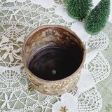 Brass pot repelled Bourdon