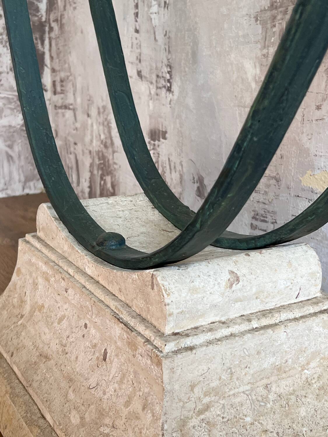 Console in glass and antique patinated metal