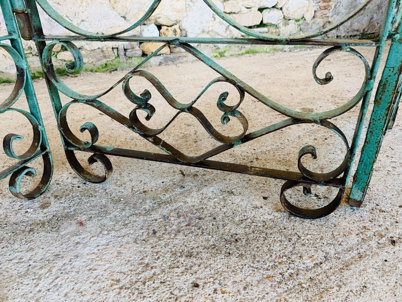 Screen, Art Deco wrought iron with floral decorations circa 30's