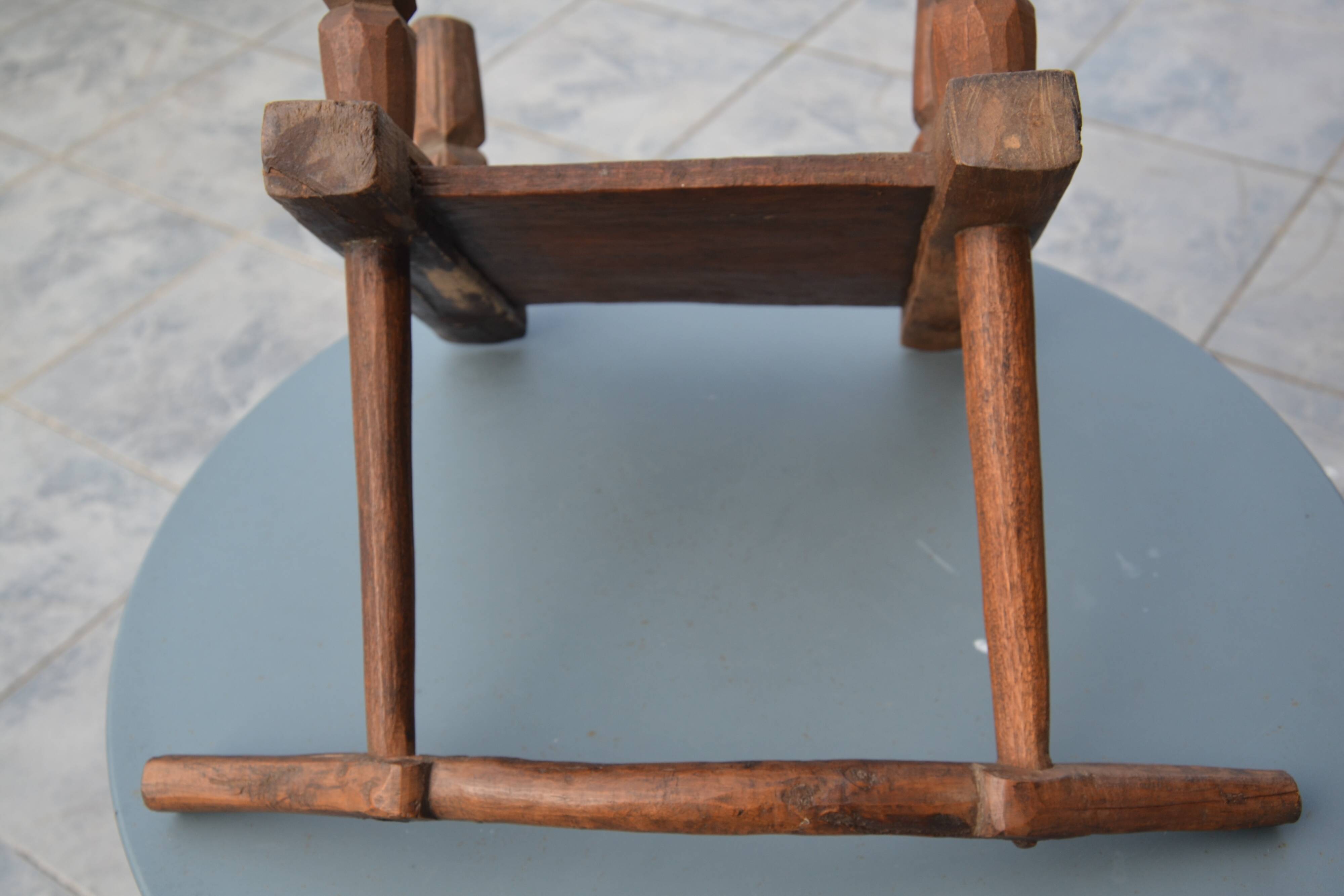 Petite chaise brutaliste