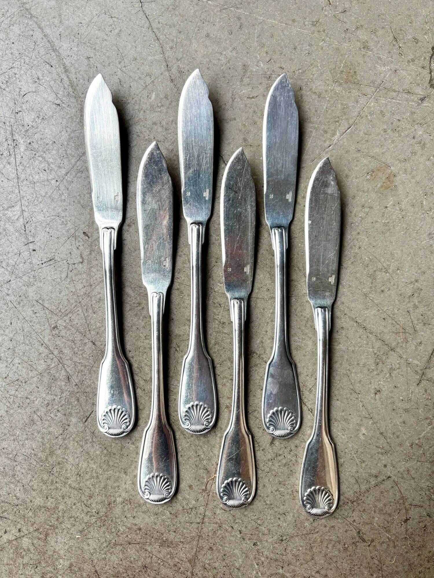 6 Christofle fish knives in silver-plated metal, shell design.