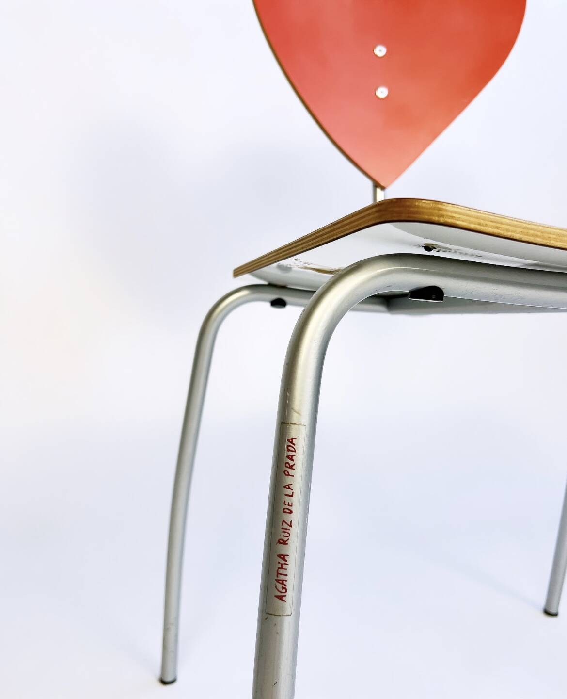 Chaise Heart conçue par Agatha Ruiz de la Prada