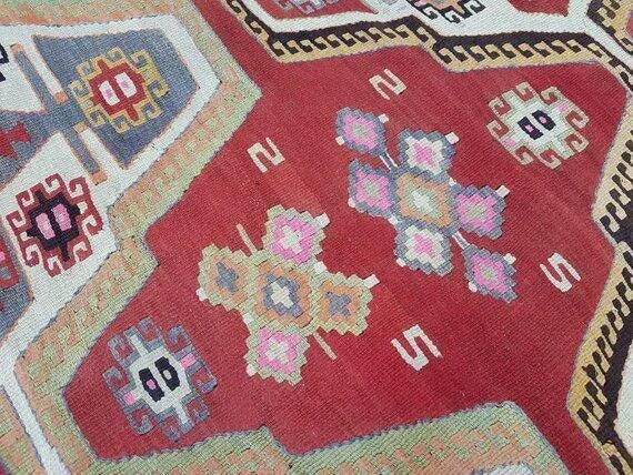 Vintage Turkish kilim, handwoven, 140x191 cm.