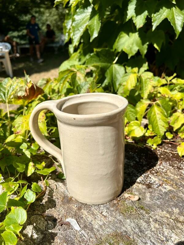 Ceramic pot with handle