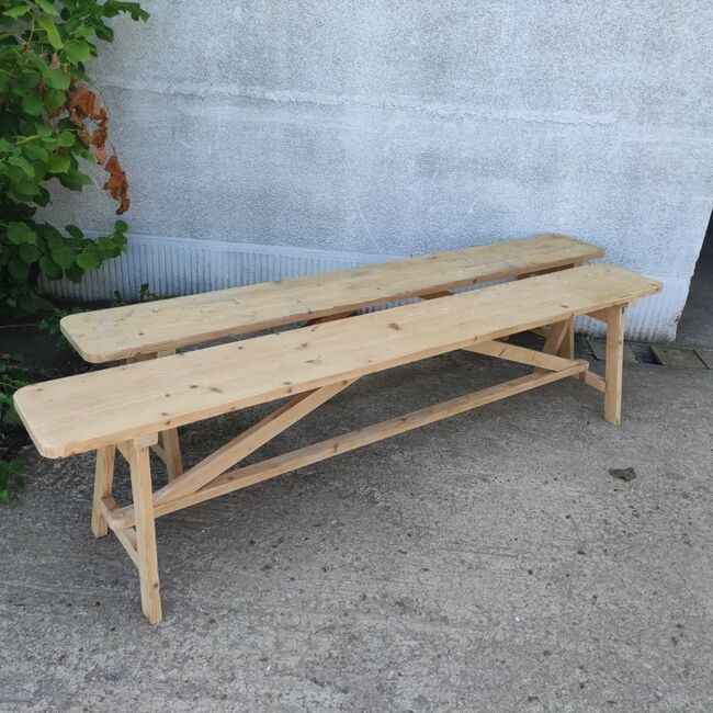 Bench in natural pine