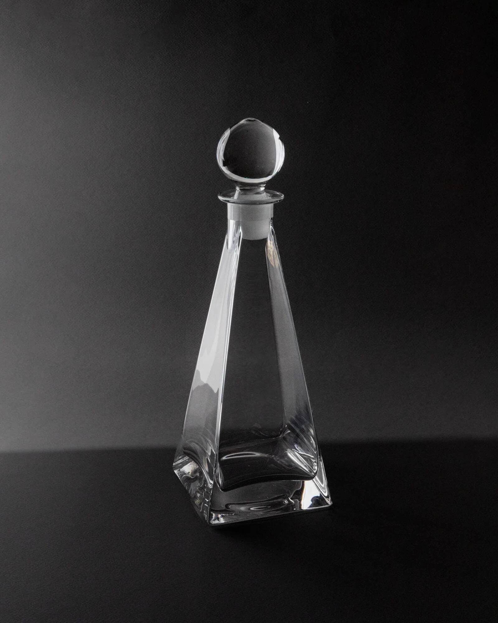 Vintage Murano glass decanter from the 1980s, transparent crystal pyramid with a spherical stopper, Linea 7.