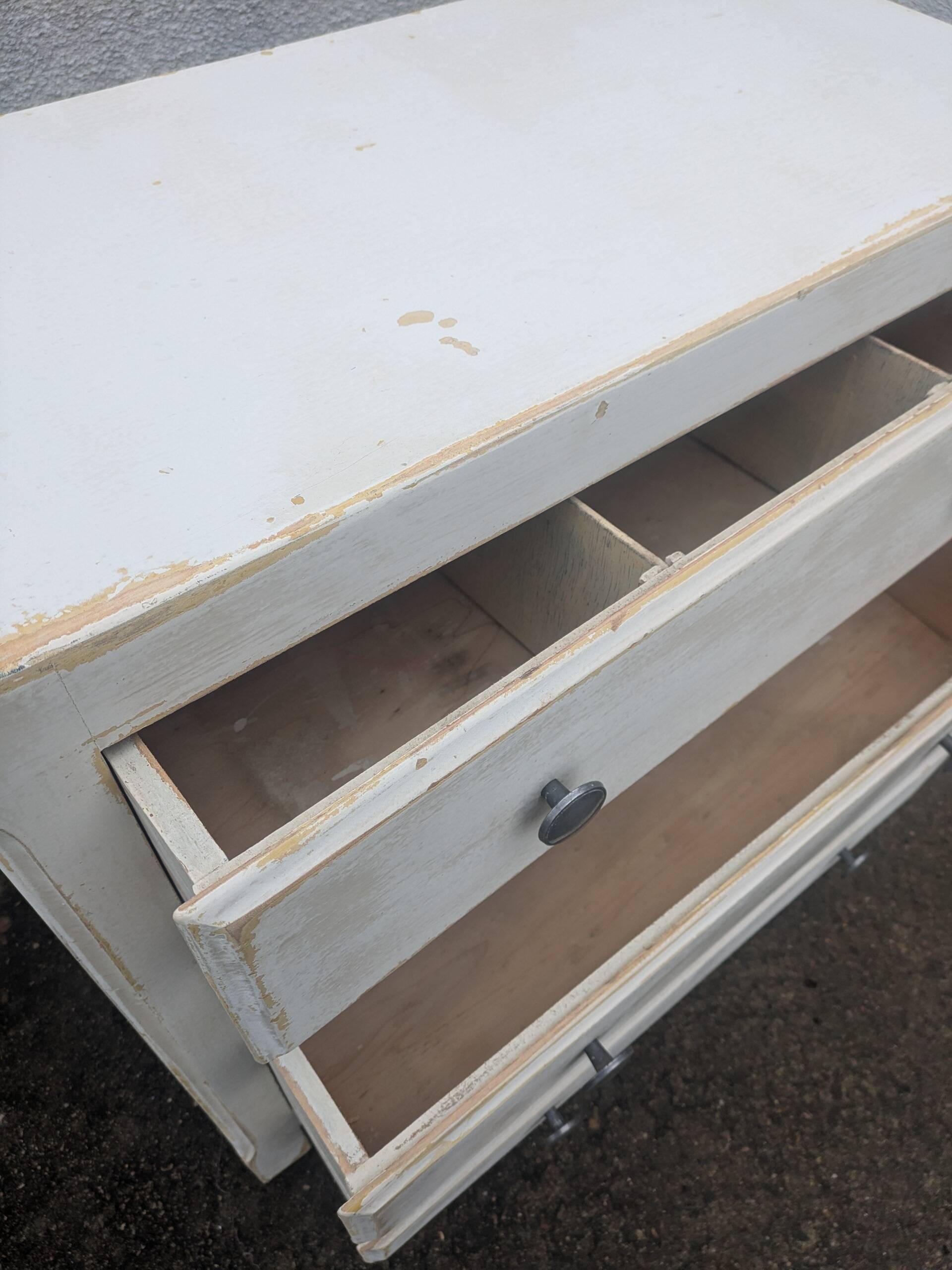 Patinated chest of drawers