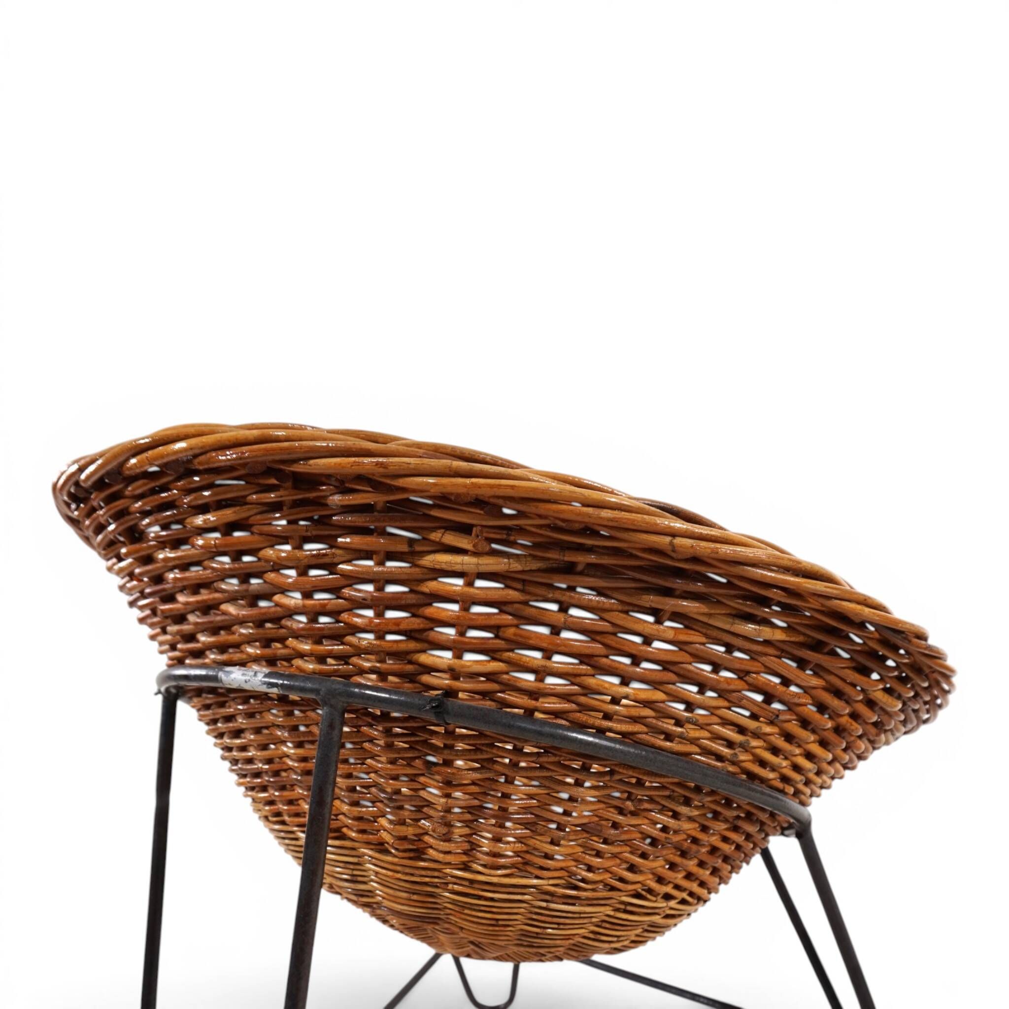 Pod Chairs – Pair of Rattan/Wicker Lounge Chairs on Metal Frame, 1970