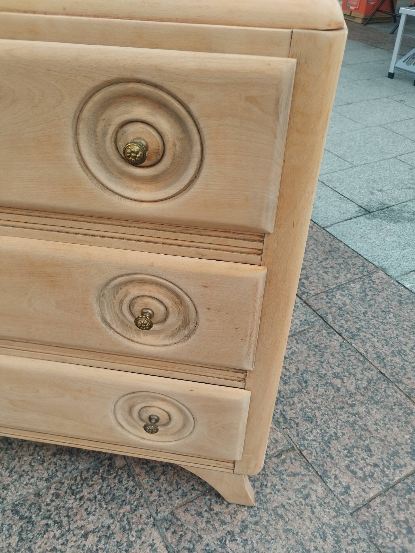 Vintage commode with tapered legs.