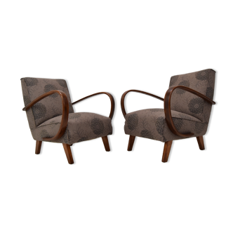 Paire de fauteuils par Jindrich Halabala années 1950.