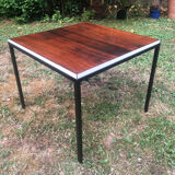 Table basse carré métal noir et plateau palissandre vers 1960