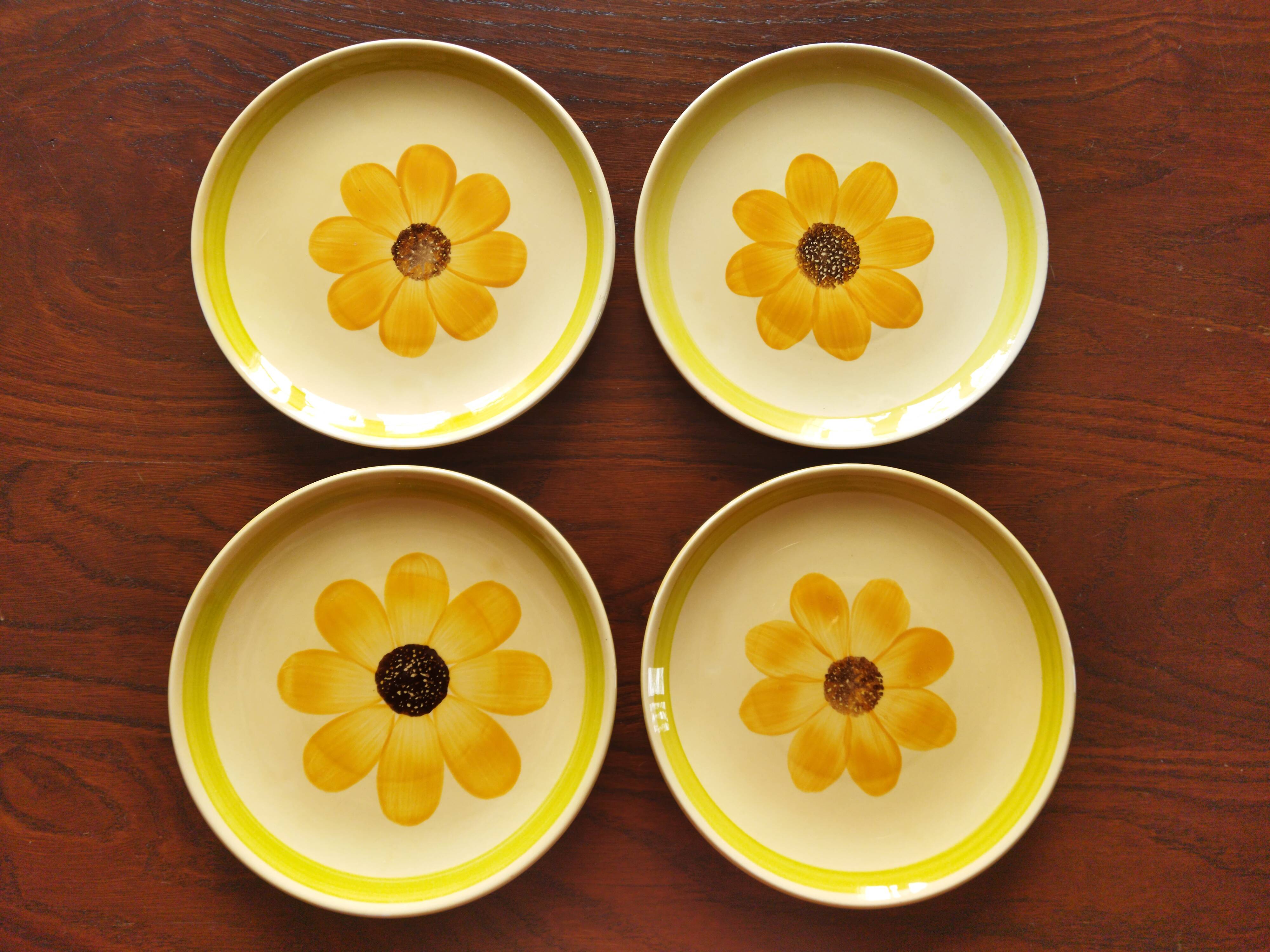4 Gien “Soleil” dessert plates