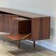 Buffet long McIntosh en palissandre.