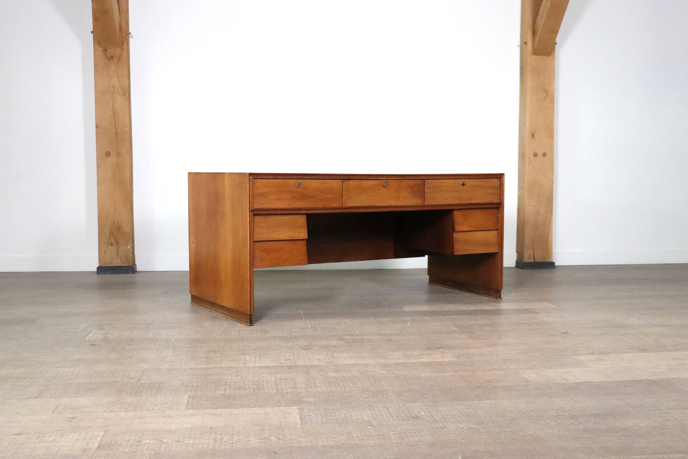 Curved Directors desk in walnut, Italy 1940s